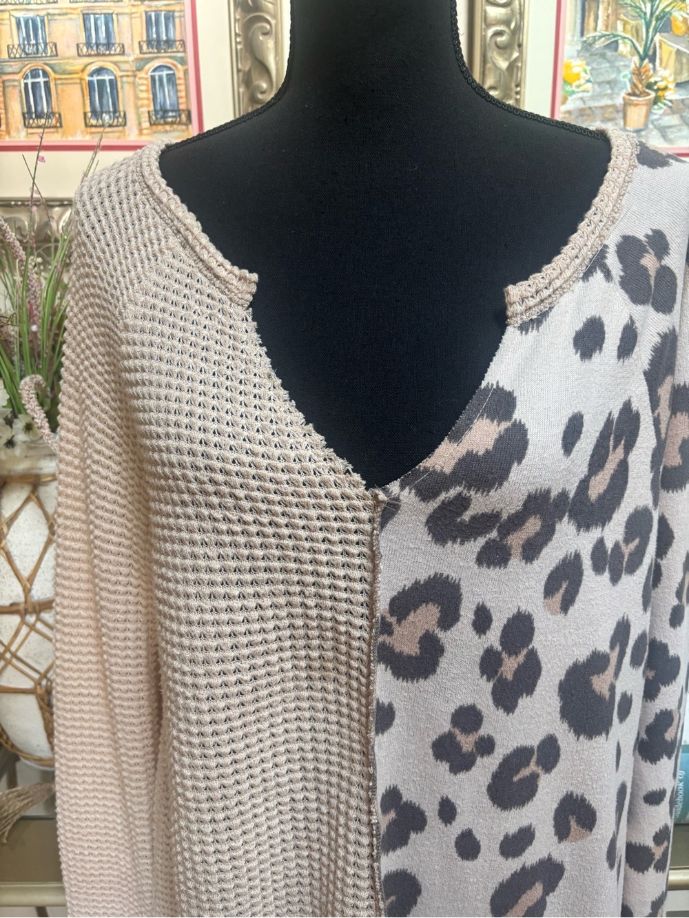 BiBi Waffle Knit Leopard Print Color-Block V-Neck Relaxed Casual Top Size Large - Picture 4 of 9